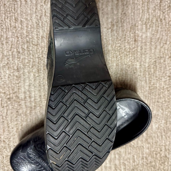 Dansko Black Embossed Professional Clogs Womens size 40 (US 10) - Picture 3 of 3